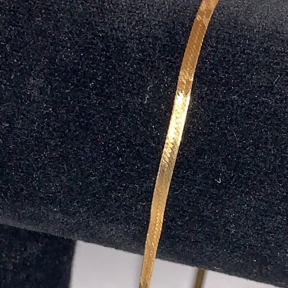 7 1/2 long 14 Kt Gold Herringbone Bracelet - Picture 7 of 10